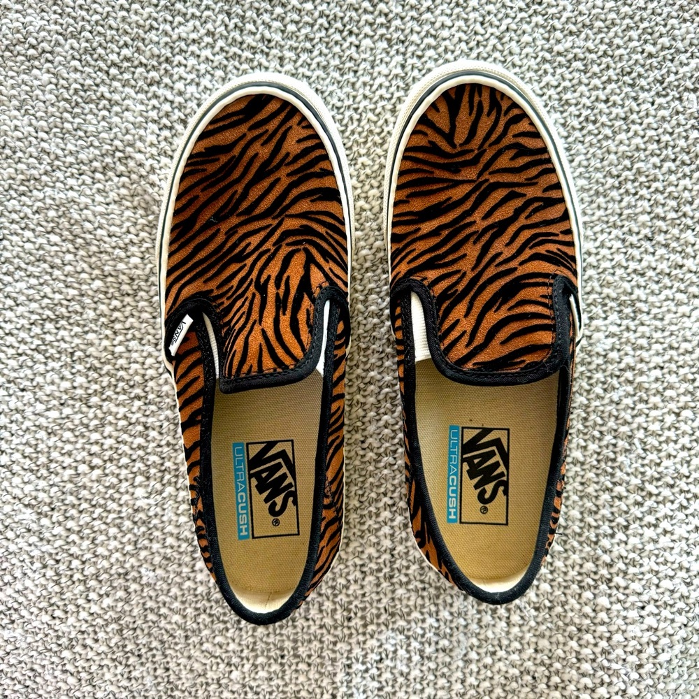 Women’s 8 - Vans Tiger Print Slip-on